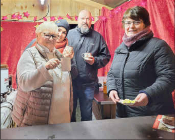 SPD-Glühweistand auf dem Weihnachtsmarkt in Ihringshausne