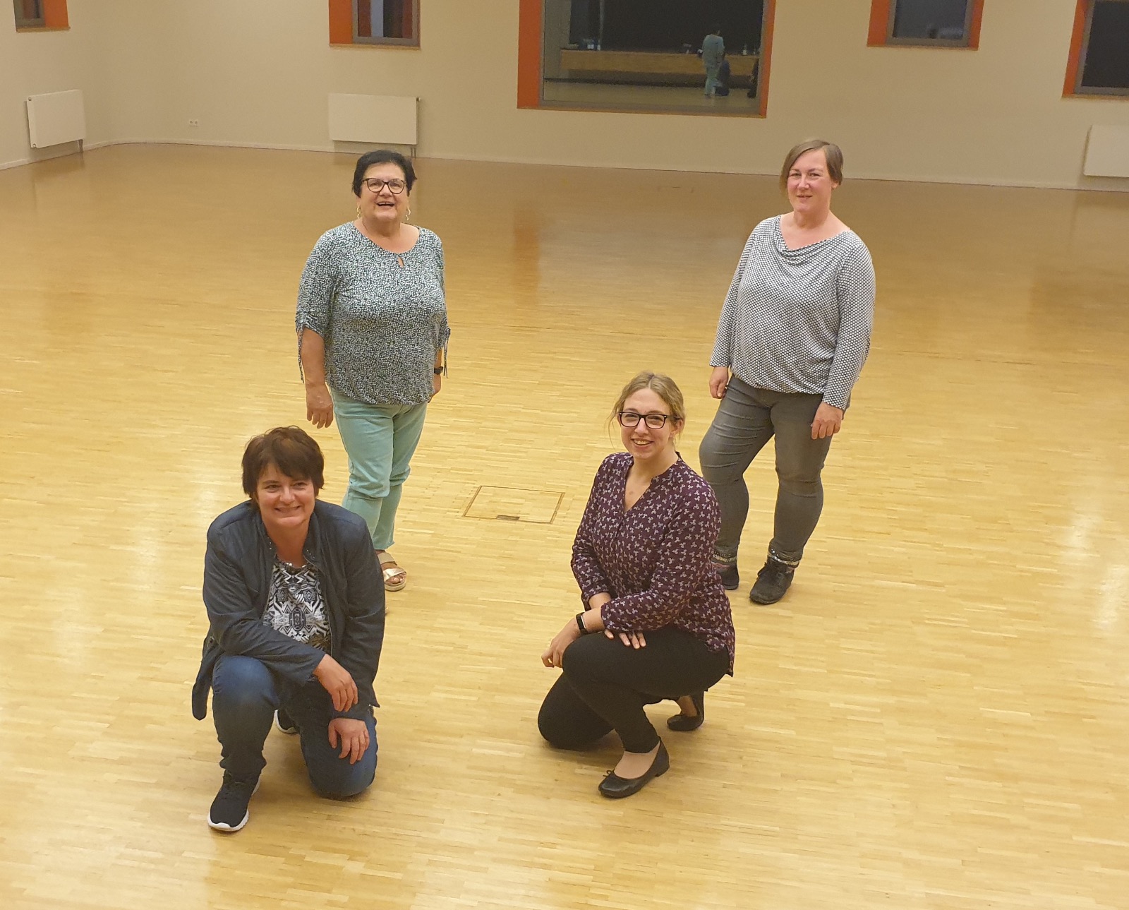 Die Kreistagskandidaten: hintere Reihe: Heidrun Gottschalk, Silke Hildebrandt; vordere Reihe: Steffi Roß-Stabernack, Nadine Helbach; nicht anwesend: Thomas Scheklinsk