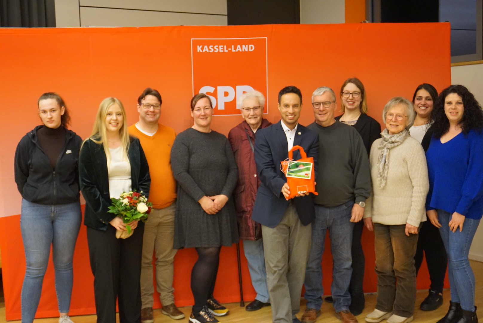 Der SPD OV Fuldatal gratuliert Annalena Karger (2.v.l.) und Oliver Ulloth (6. v.l.)