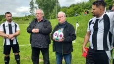 Spielballübergabe an den VfL Simmershausen